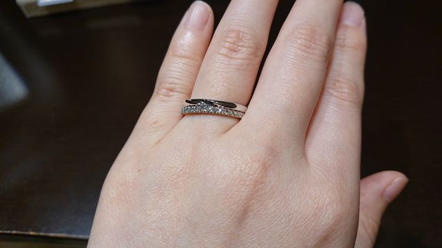 エタニティリングと重ねてみるとこんな感じです。