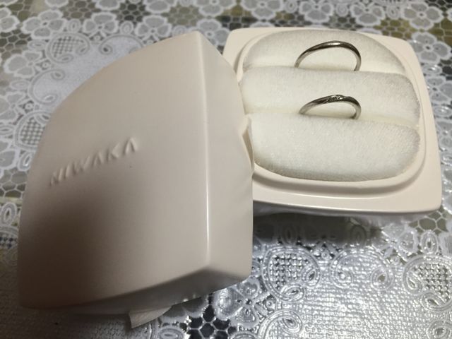 中には陶器のリングピロー