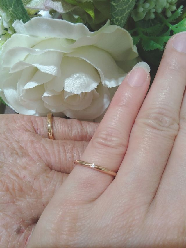 ミルグレイデザインのピンクゴールド色