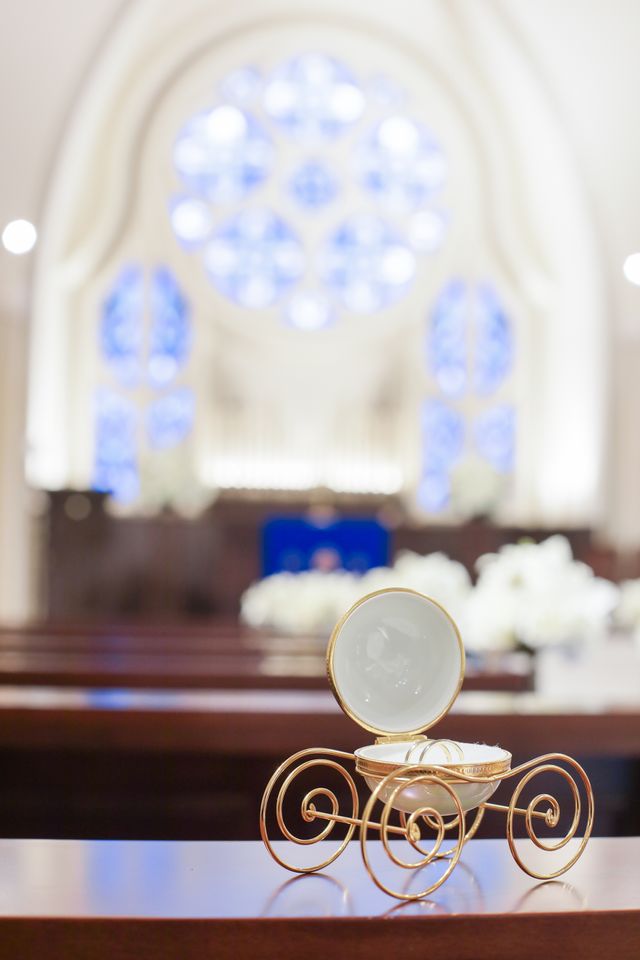 内側の色がリングピローにすごく映えます。