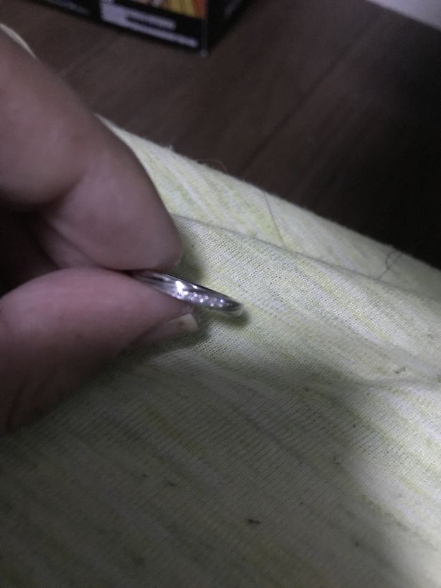 購入して1年が経ちましたが、まだダイヤはキラキラしています！