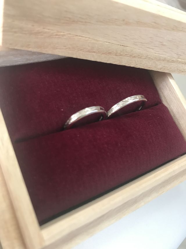 フルオーダーの素敵な指輪です。