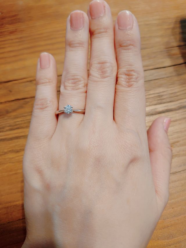 指が短い私の手でもすっきり見せてくれます。