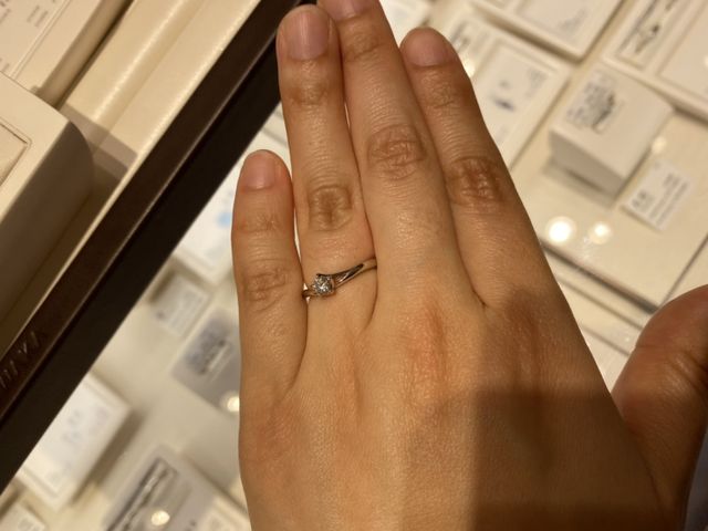 こちらは婚約指輪のみ。
