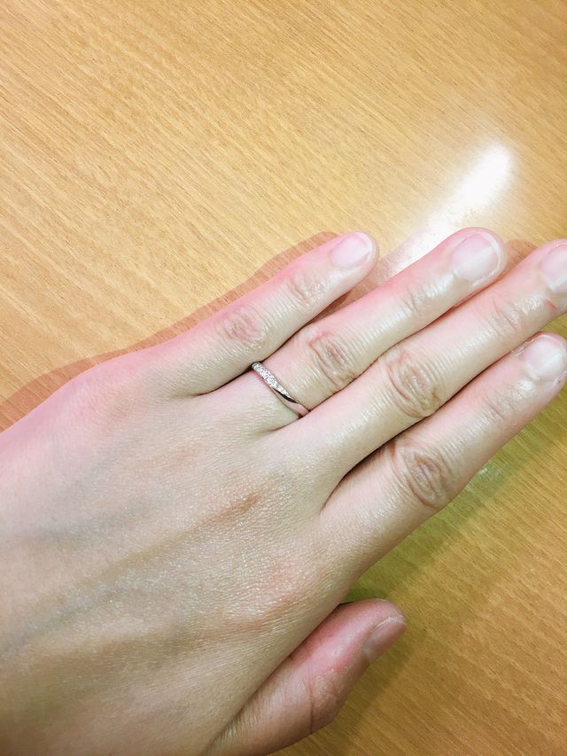 クロスのデザイン
左半分に細かいダイヤモンドがついています