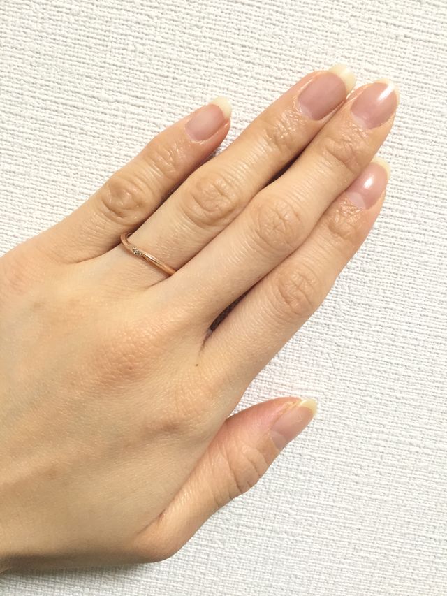 細くてゴツゴツしていないので自然なつけ心地です