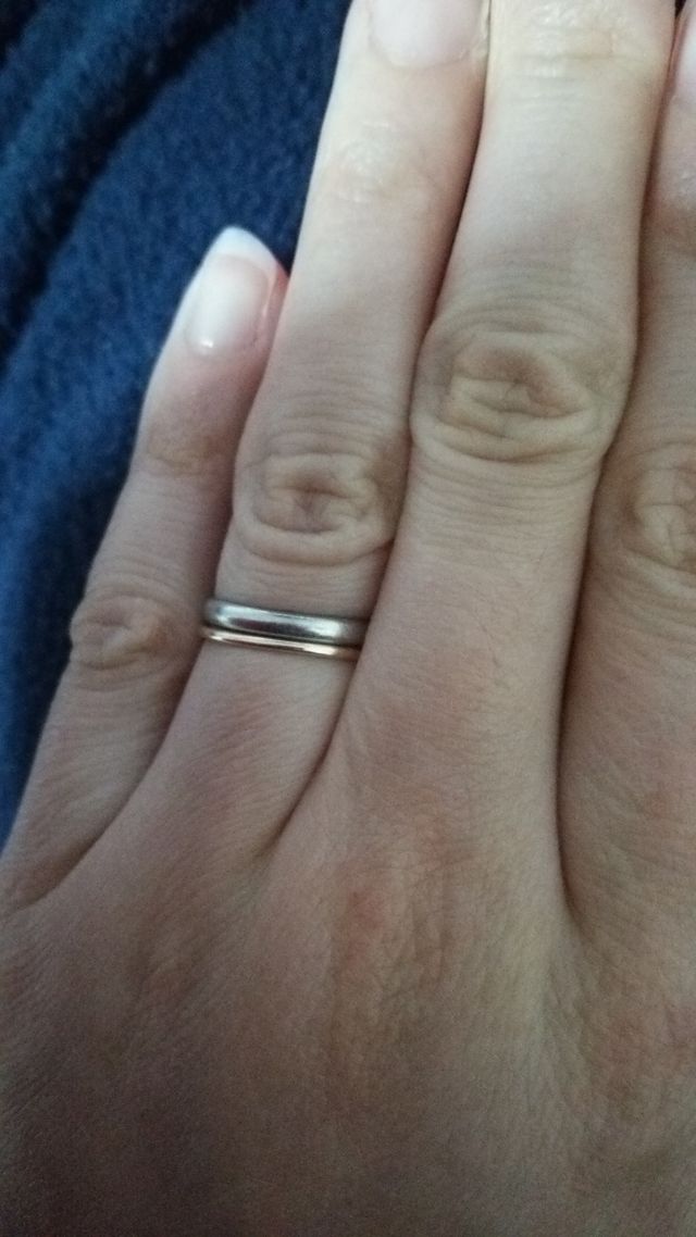 細身でシンプルなデザインが気に入っています。