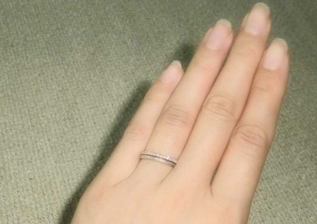 現在は結婚指輪と重ね付け