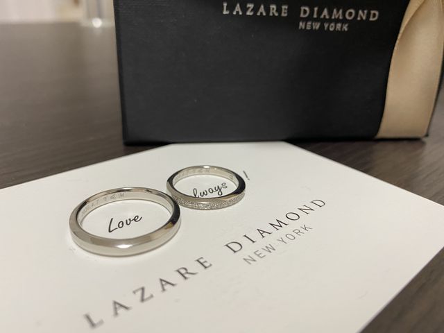 結婚式が終わるまでは休日のみ着用します。