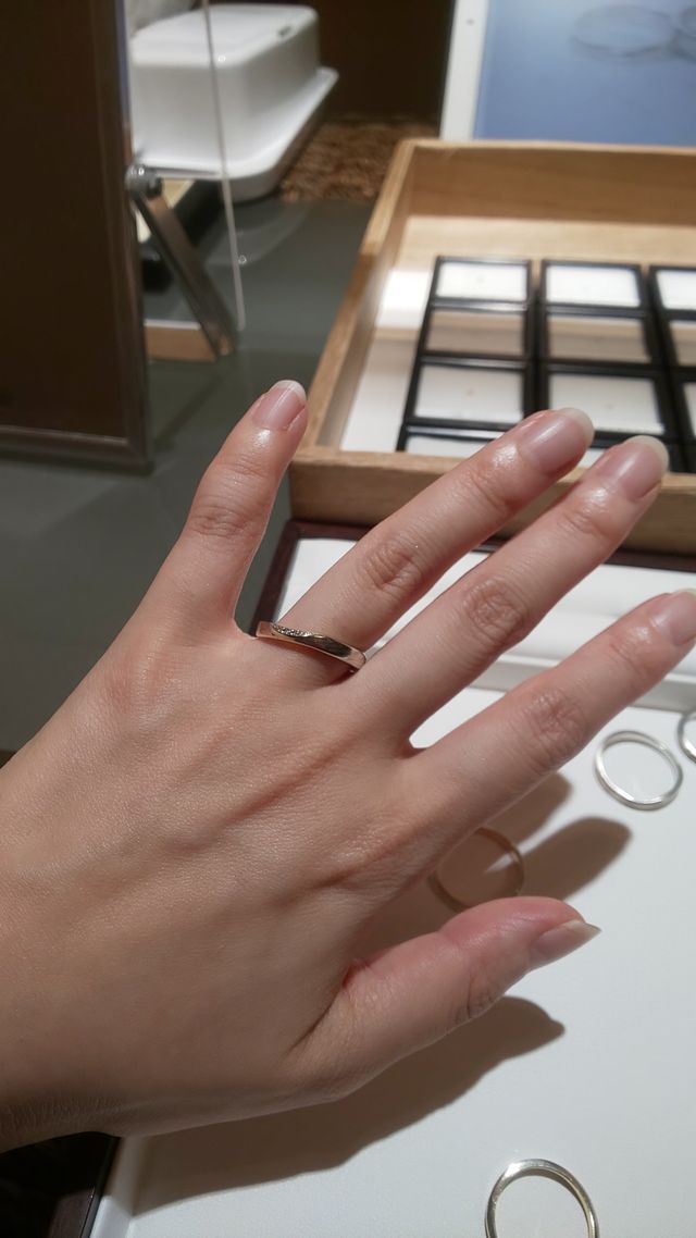 主張しすぎない木目が素敵です。