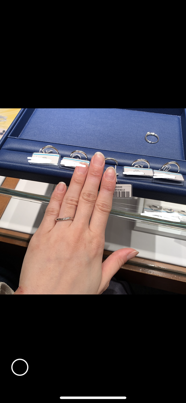 ダイヤモンドシライシでイリュミティという指輪を試着しました。