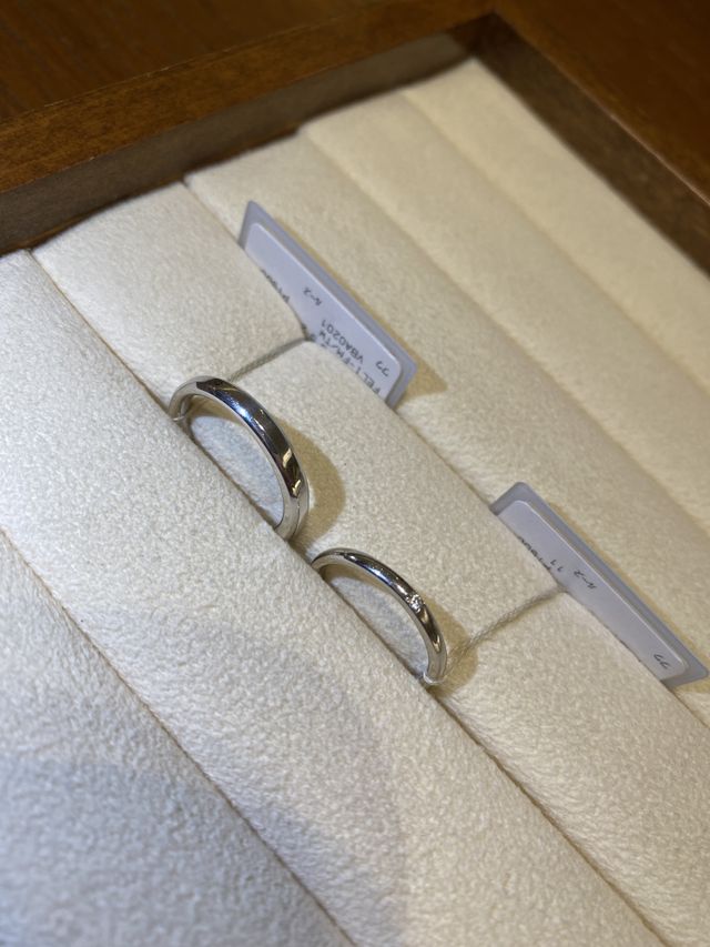 シンプルなプラチナの指輪