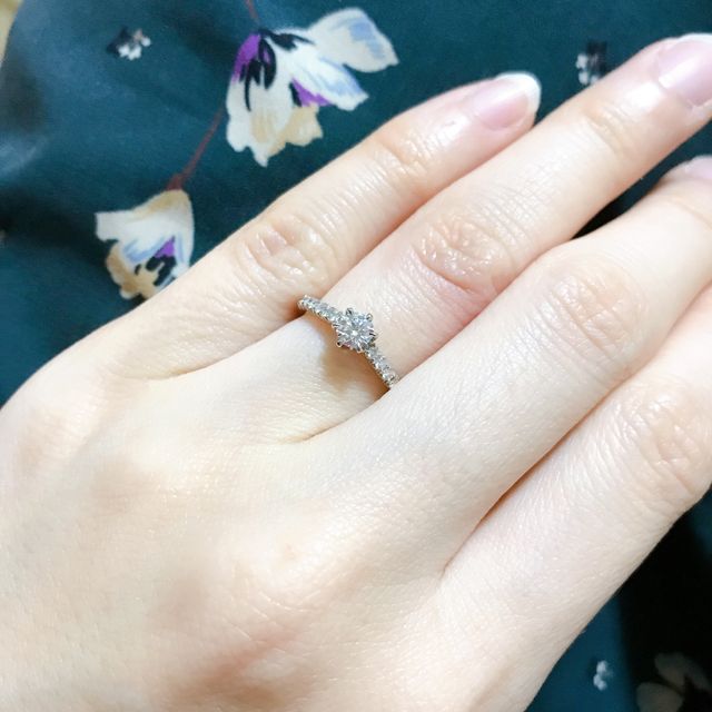 ハーフエタニティのエンゲージリング