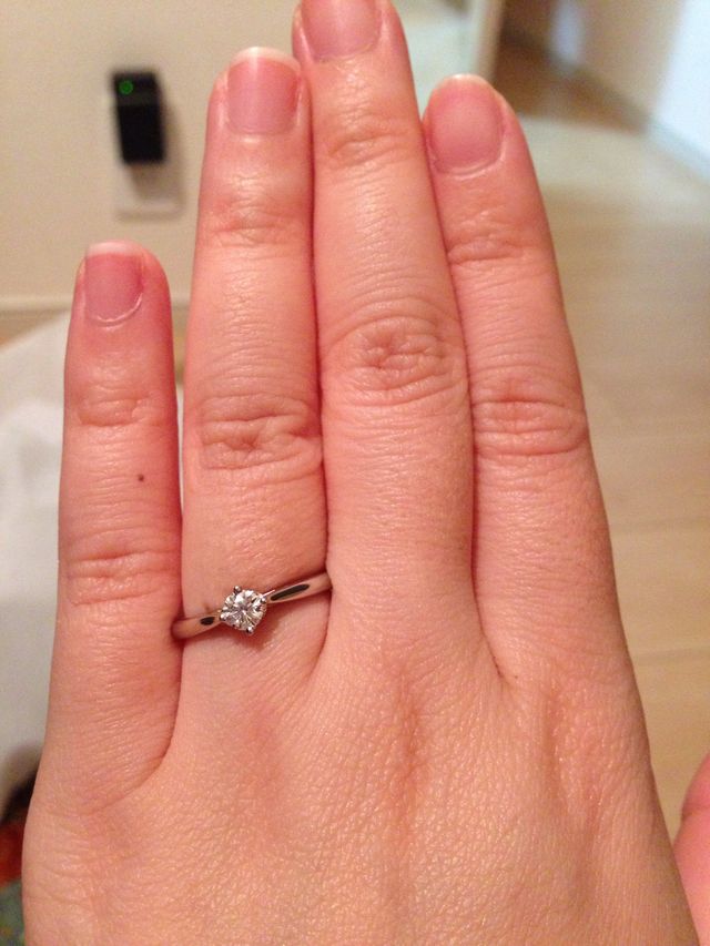 クリスマスにプロポーズし、指輪を送りました。