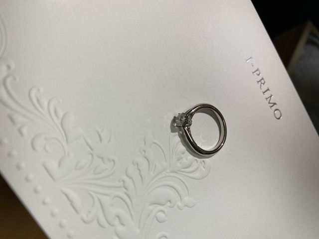 ダイヤモンドはロシア産にしました。デザインも可愛いです。