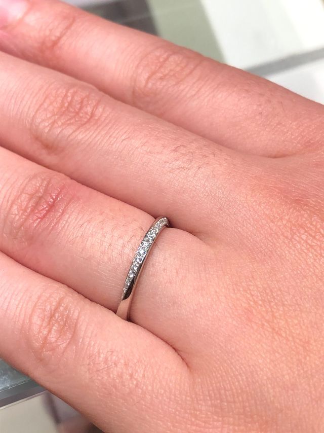 アップで見るとこんな感じでダイヤの質が良いので輝きも◎