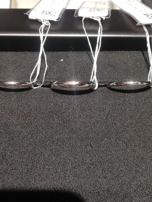 プラチナの一番シンプルなタイプのリングです。