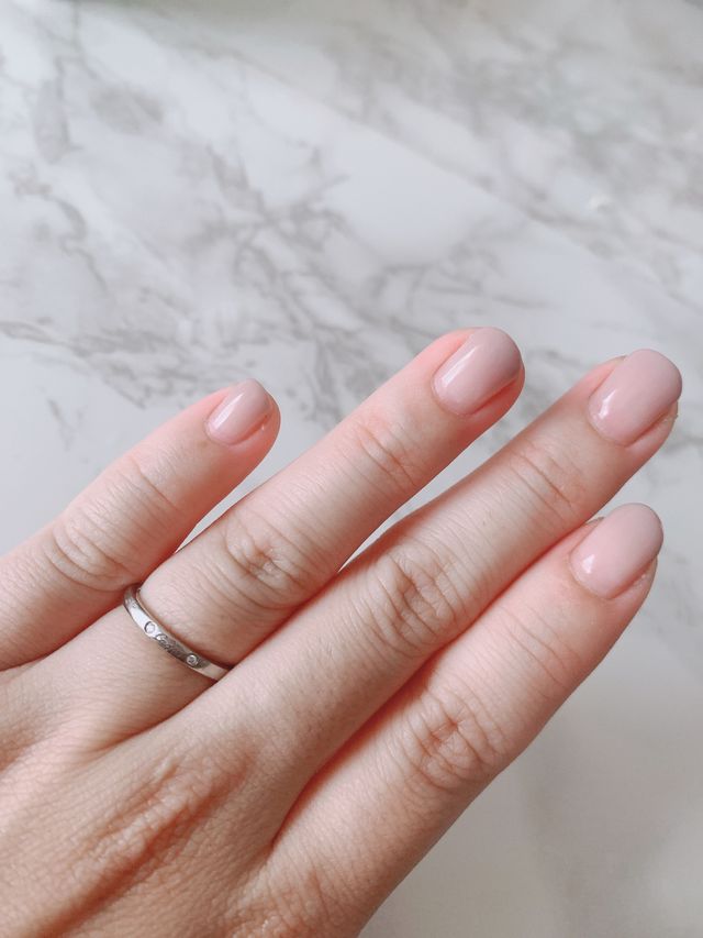 表はダイア2つと小さくCartierのロゴが入っています！