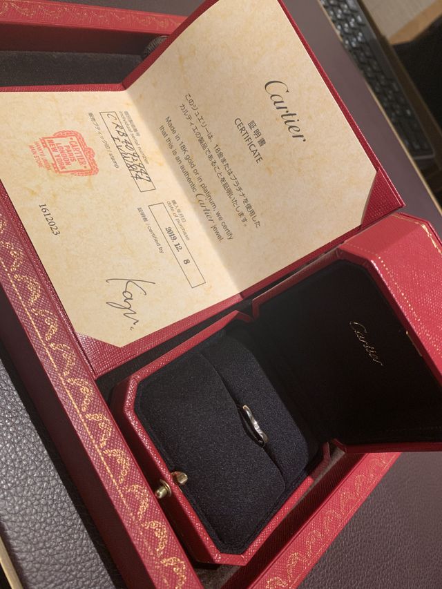 分かりにくいですが前後ろでデザインが違います！