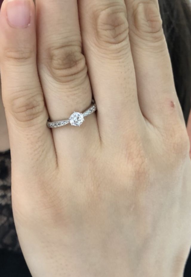 0.3ctの婚約指輪です。
