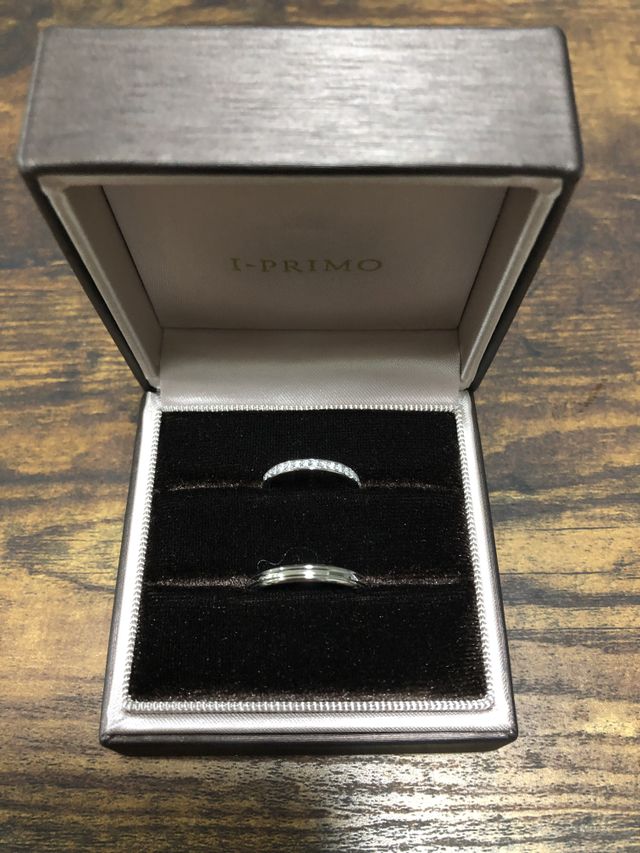 上がハーフエタニティ女性用,下が男性用