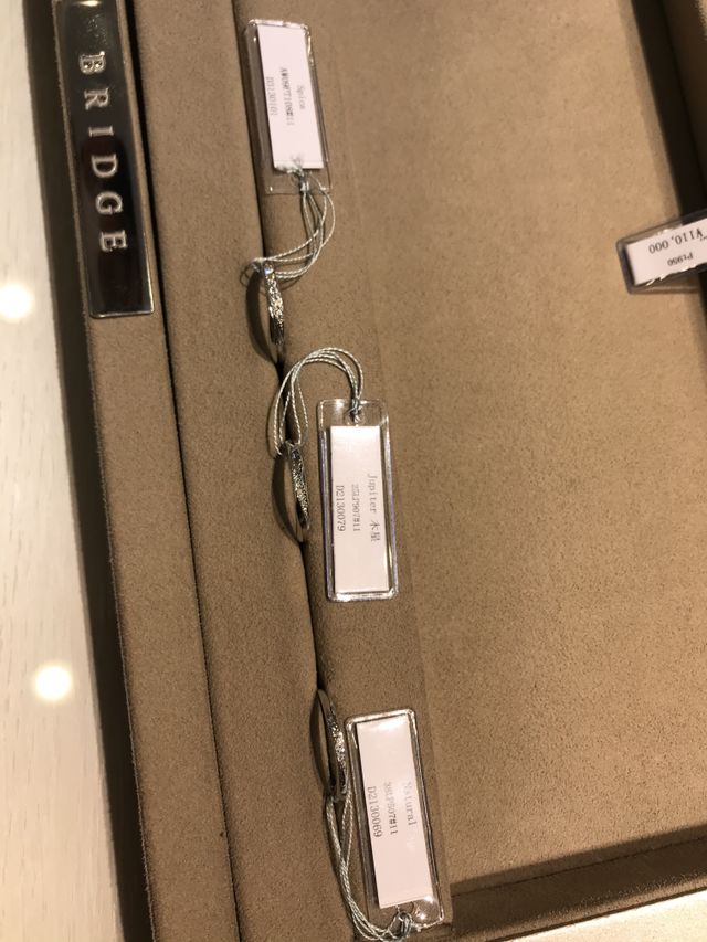 いくつか好みの指輪を試させていただきました。