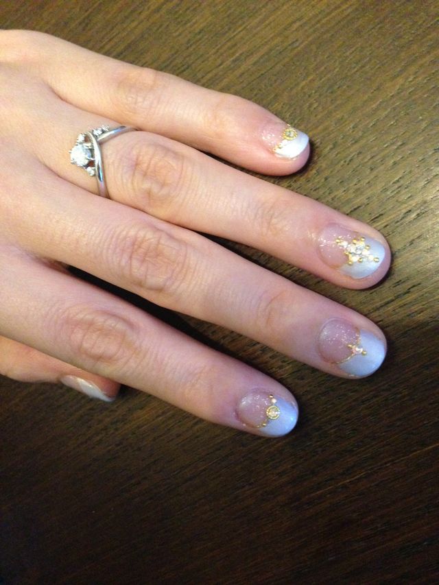 指輪のVの形が指を細くみせてくれますー