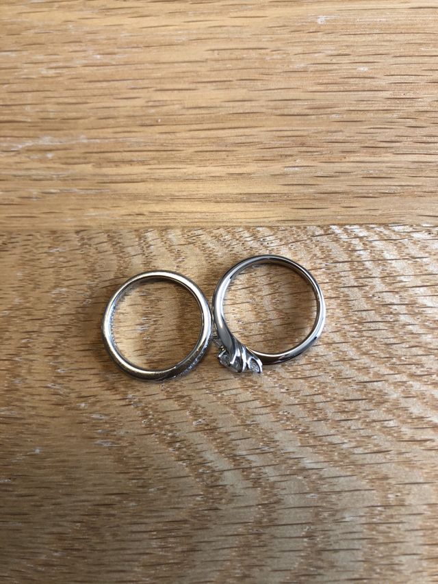 婚約指輪と結婚指輪です。