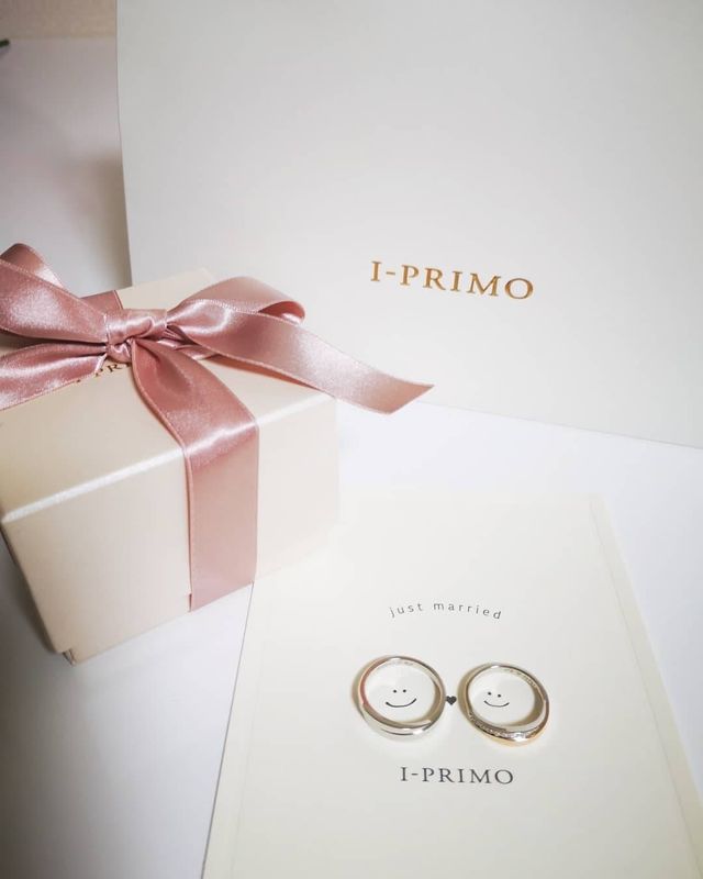 ピンクゴールドのコンビと、プラチナのみの指輪にしました