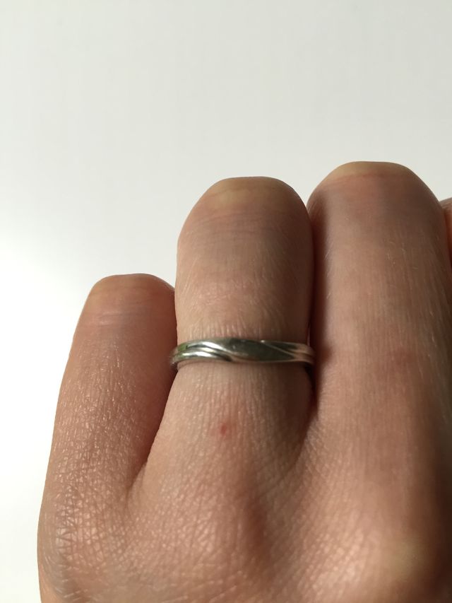 ストレートタイプでねじり模様が入っている。