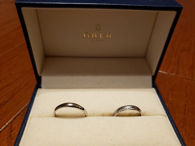 ハードテックマテリアルの良さを生かした細身の指輪。