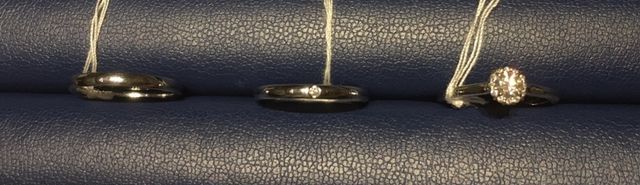 左から、新郎の結婚指輪、新婦の結婚指輪、婚約指輪です！