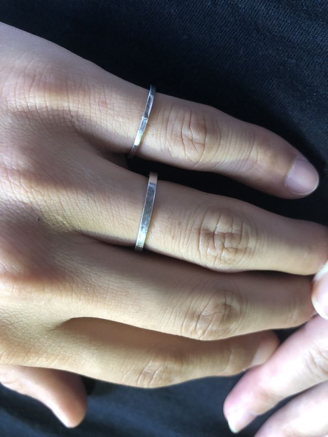 小指に着けているのが新婦用