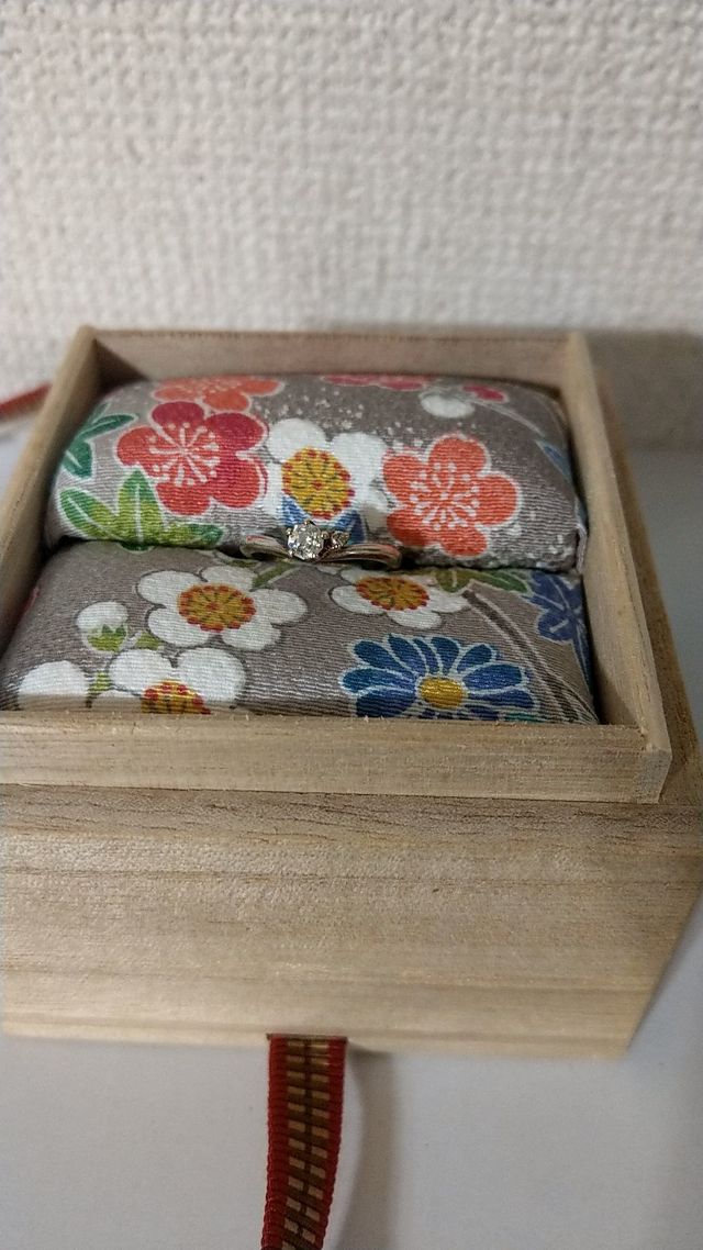 木目金屋でフルオーダーした婚約指輪です。
