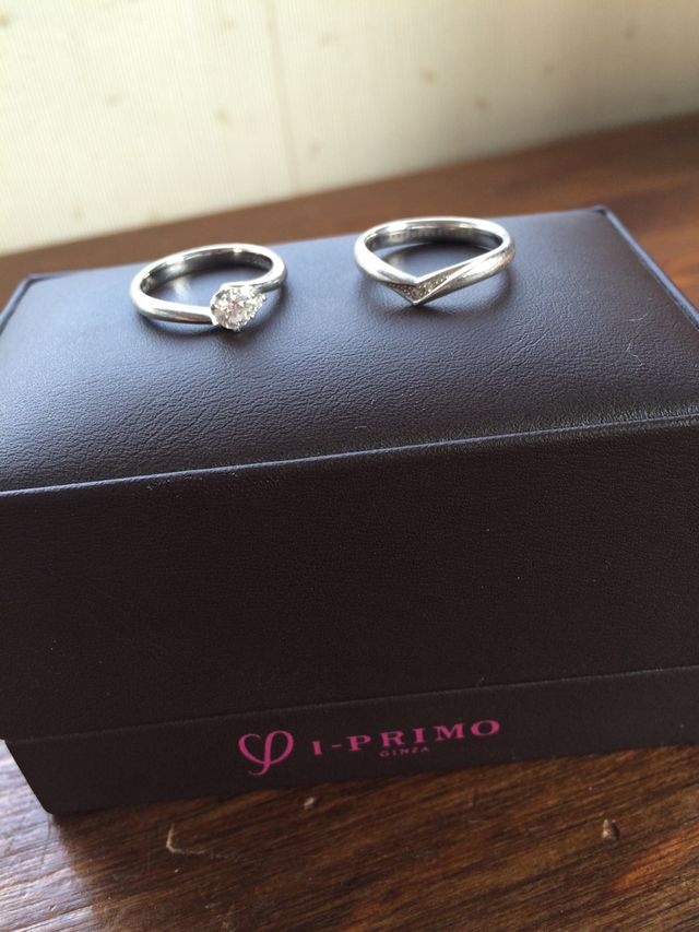 左が婚約指輪 右が結婚指輪