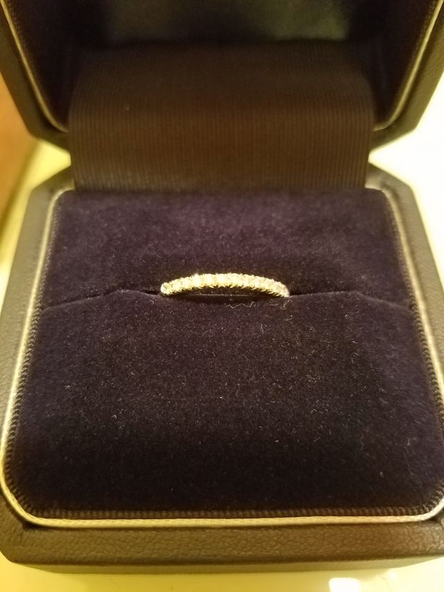 ハーフエタニティリングです。