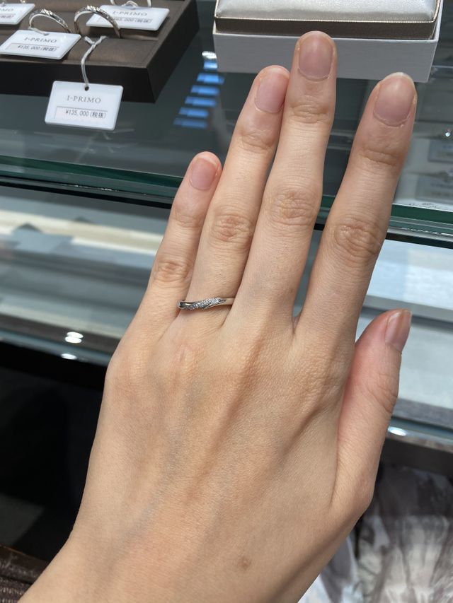 少しウェーブのあるデザイン
