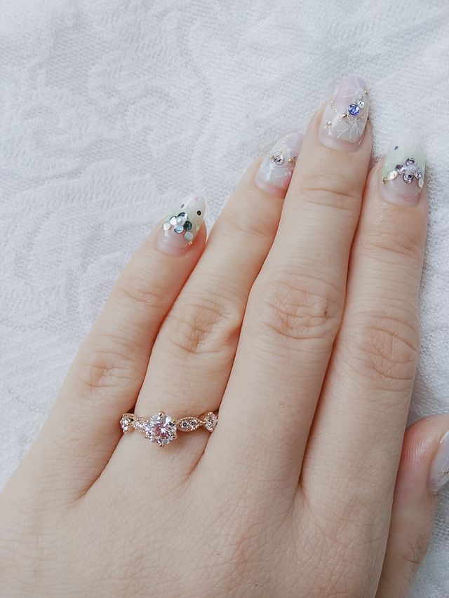 華やかなのに可憐なデザイン