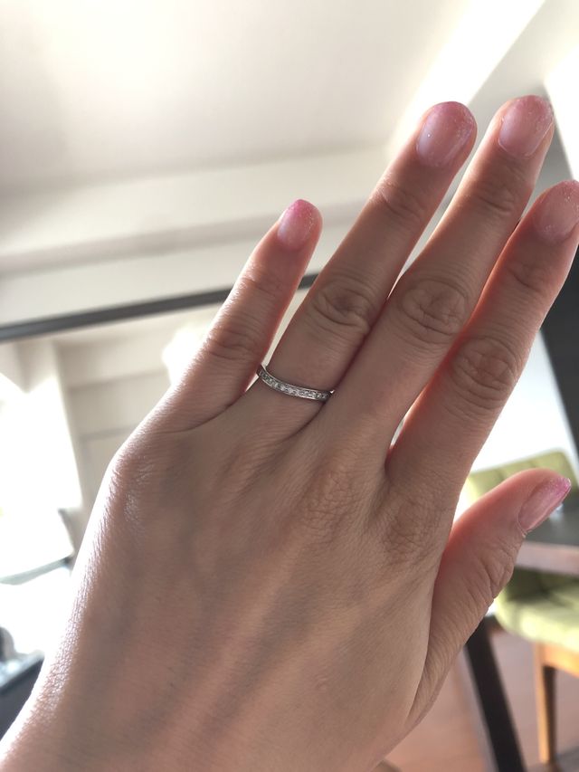 くびれが指を長く見せてくれます。