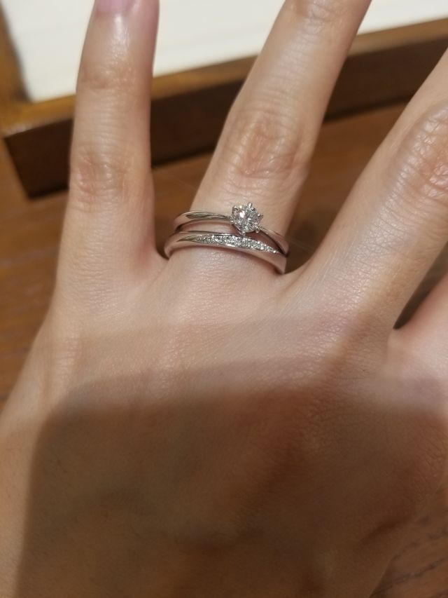 結婚指輪6号、約0.2カラット。婚約指輪6号。