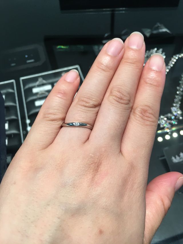 指が心なしかほっそり長く見えます。