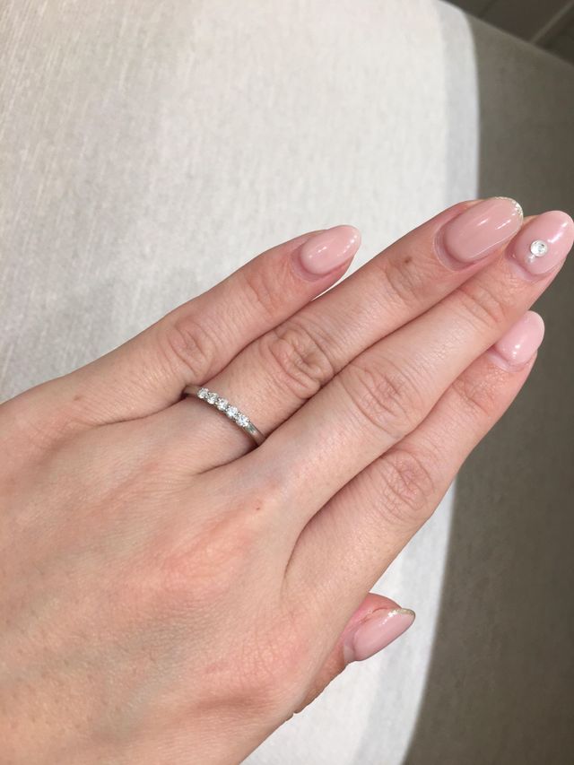 ５石タイプ。ダイヤ１つ１つが大きく、存在感があります。