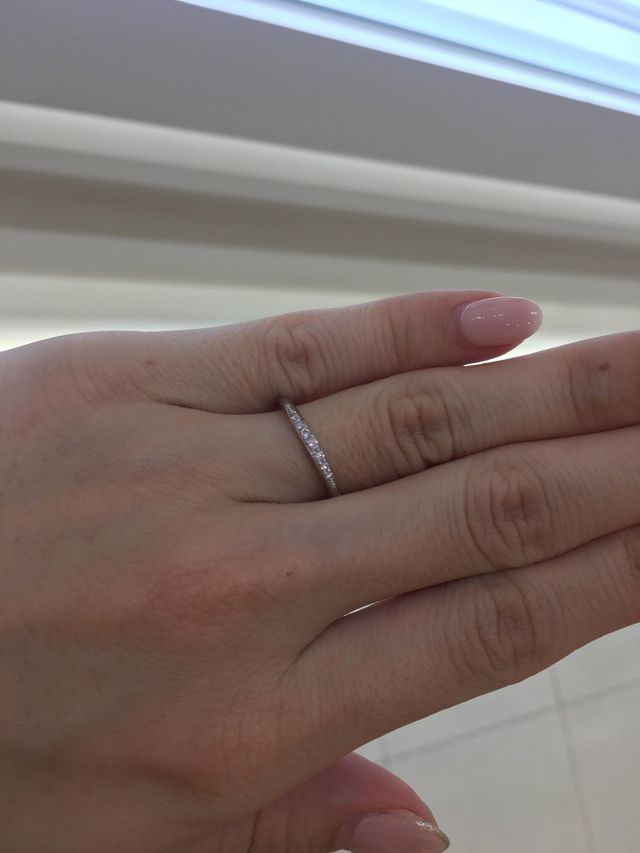 ピンクダイヤモンド５石。目立ち過ぎず、上品です。