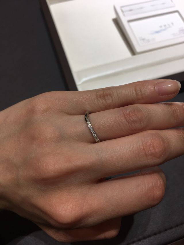 シンプルな結婚指輪です。