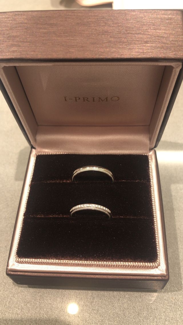 結婚指輪になります。
何度も何度も迷いながら決めました。