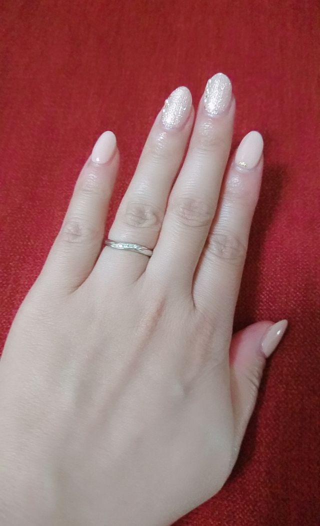 結婚指輪「ルキナ」着用時。