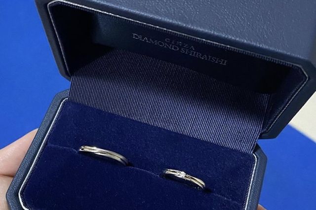 ふたりとも同じデザインの指輪にしました。