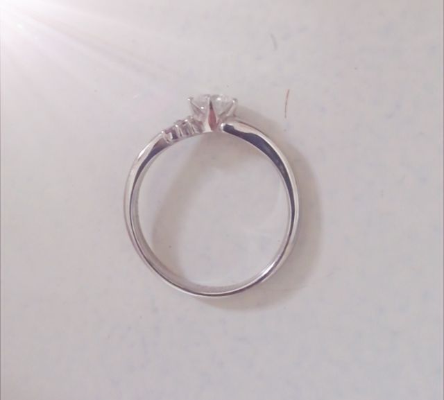 流れるような曲線デザイン
ｖに近いウェーブラインです