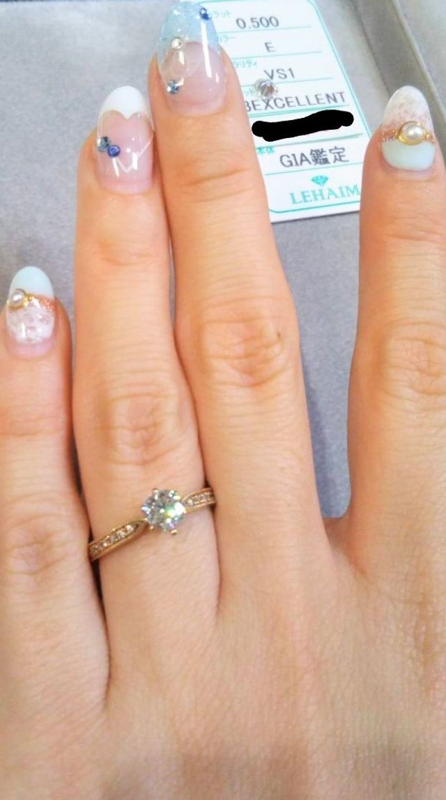 センターダイヤを引き立てるデザインが気に入りました