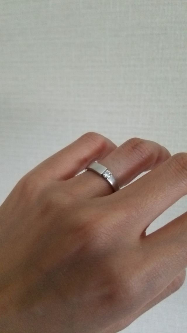 毎日つけているので傷だらけですが、参考になれば…